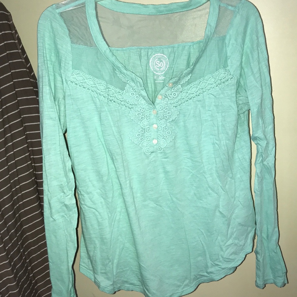 Very pretty dressy green/blue long sleeve shirt.
